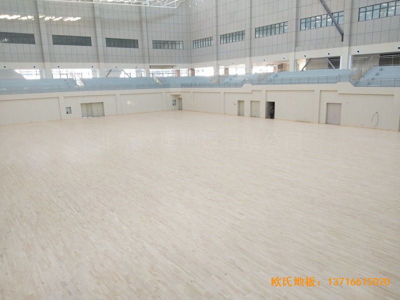 云南红河州财经大学体育馆运动木地板铺装案例0