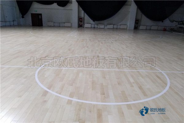 篮球场地木地板哪个牌子比较好1