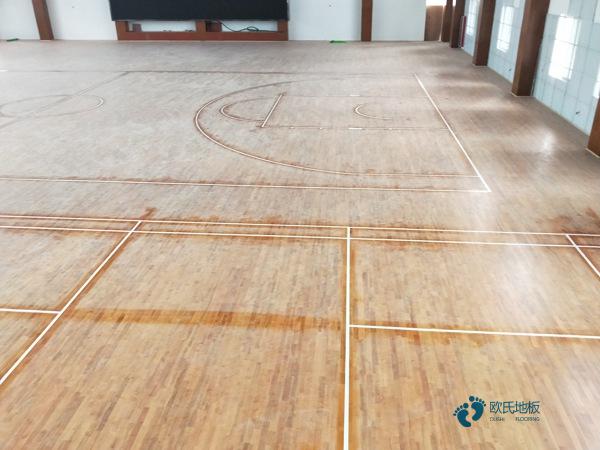 大学运动地板施工队1